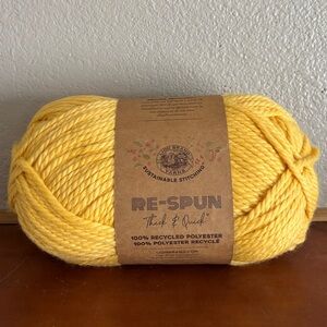 1 NEW Skein Lion Brand Re-Spun Thick & Quick Yarn
